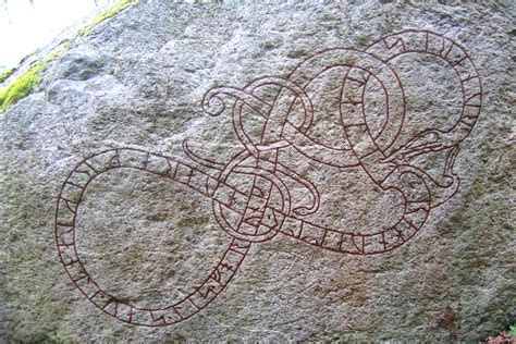 De mystiska runorna i Runestone U 897 - En djupdykning i förhistoriska tecken!